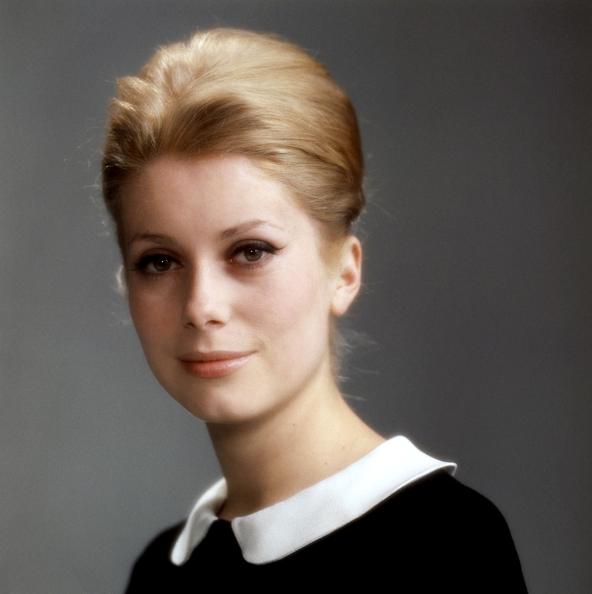 Catherine Deneuve - Wallpaper Hot