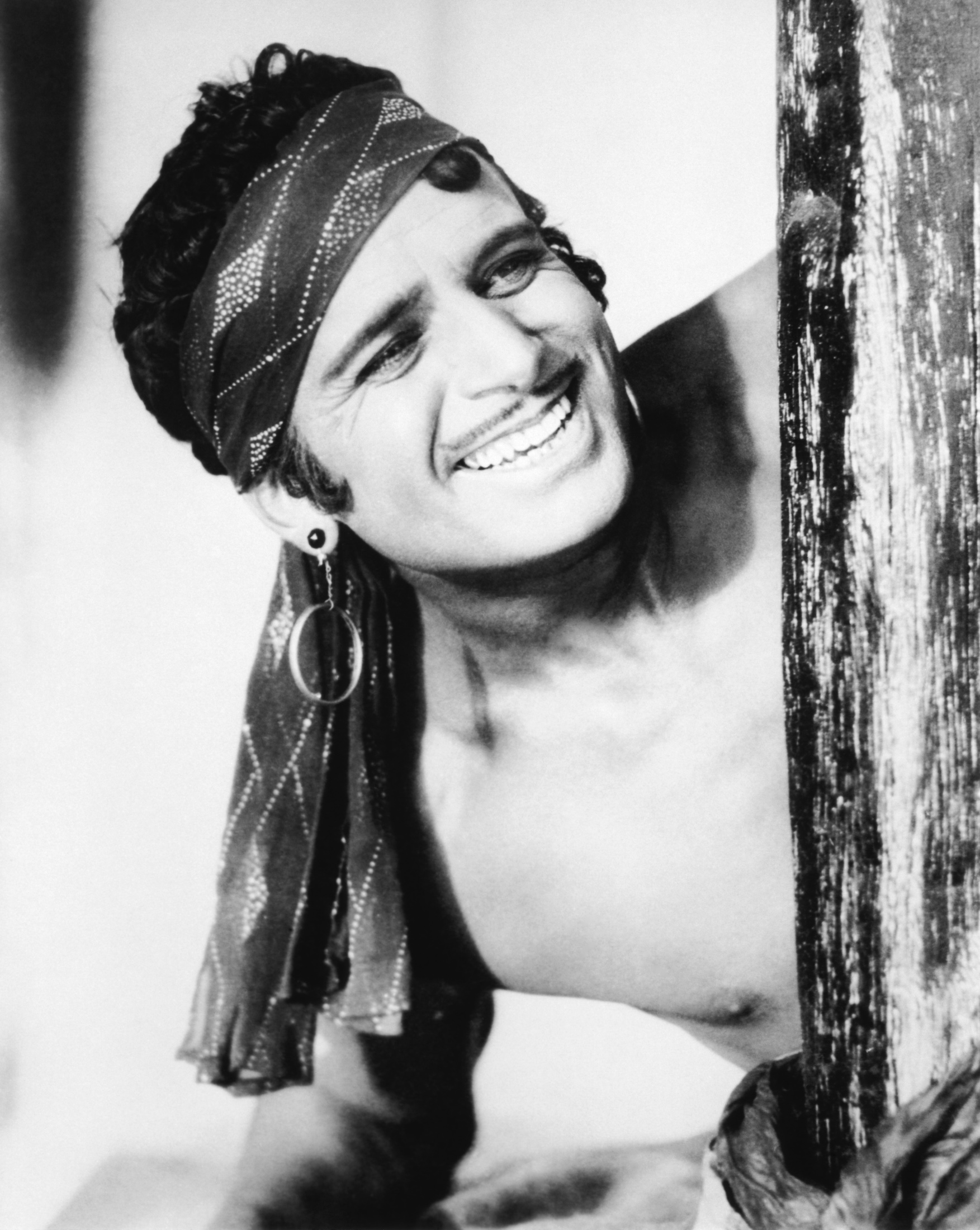 http://www.doctormacro.com/Images/Fairbanks%20Sr.,%20Douglas/Fairbanks%20Sr.,%20Douglas%20(Thief%20of%20Bagdad,%20The)_02.jpg