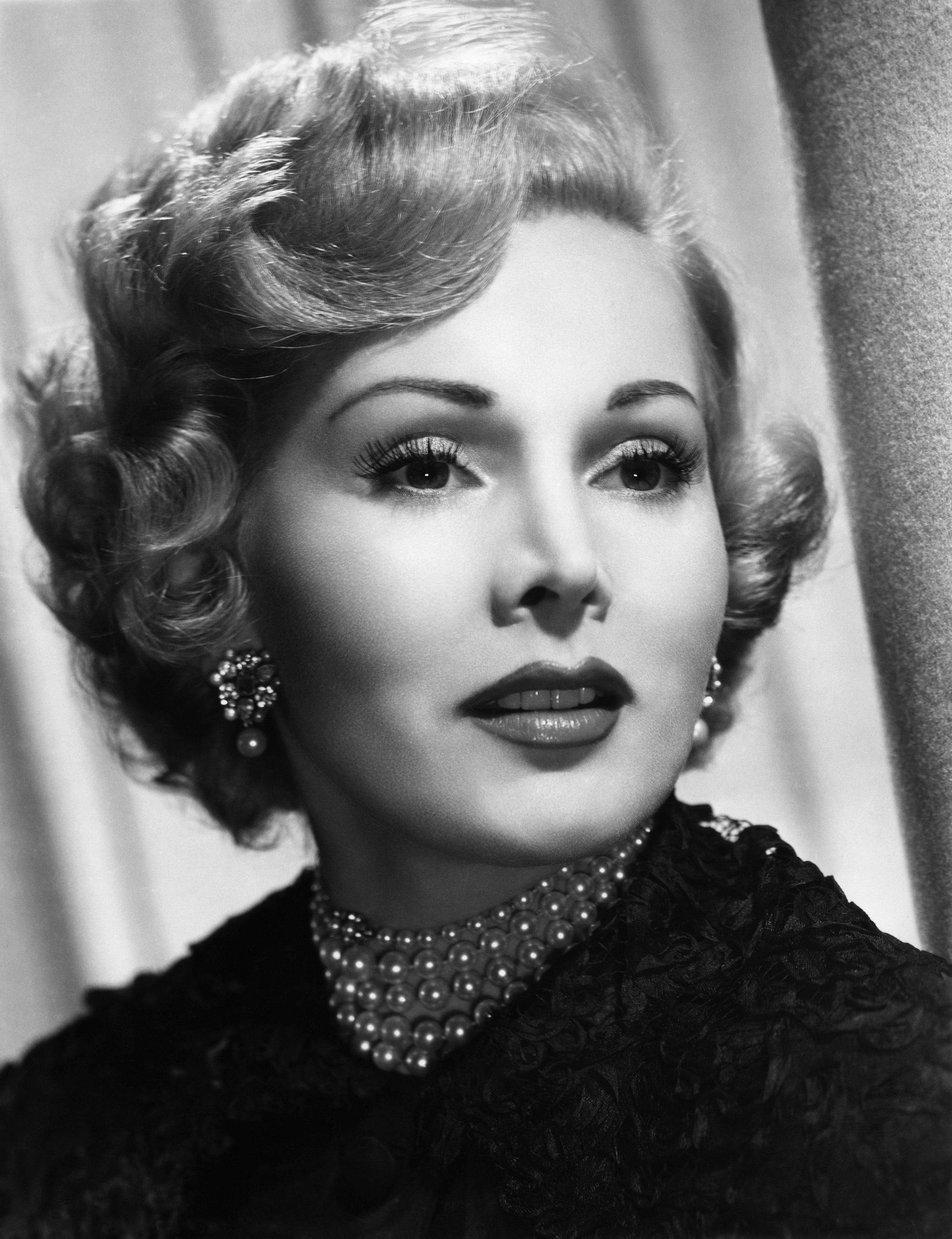  ... From Around the Globe: ZSA ZSA GABOR Falls off Bed with Broken Bones