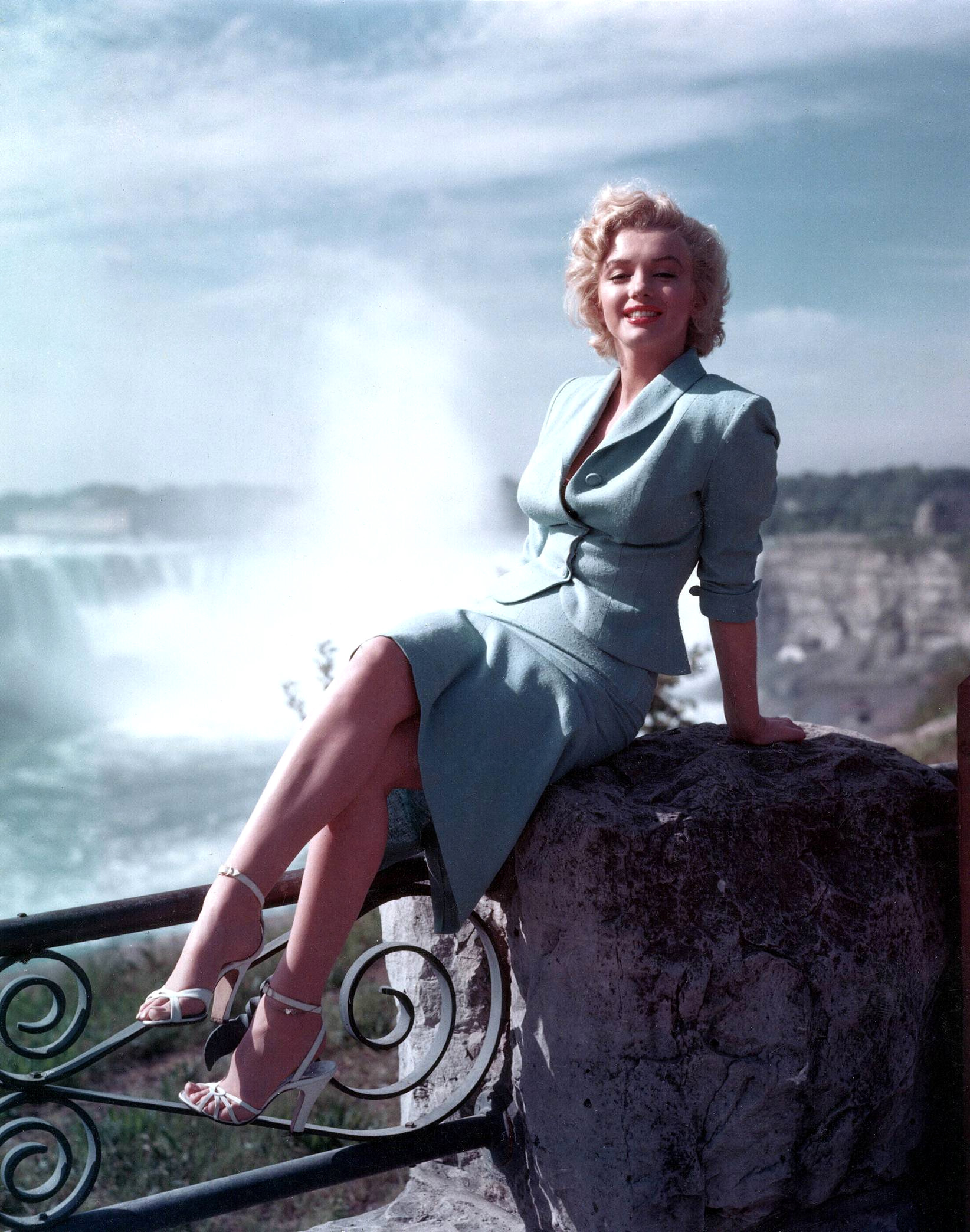 Marilyn Monroe Photos, Pictures, Photo, Biography, Wallpapers, Marilyn Monroe Fan Web Page