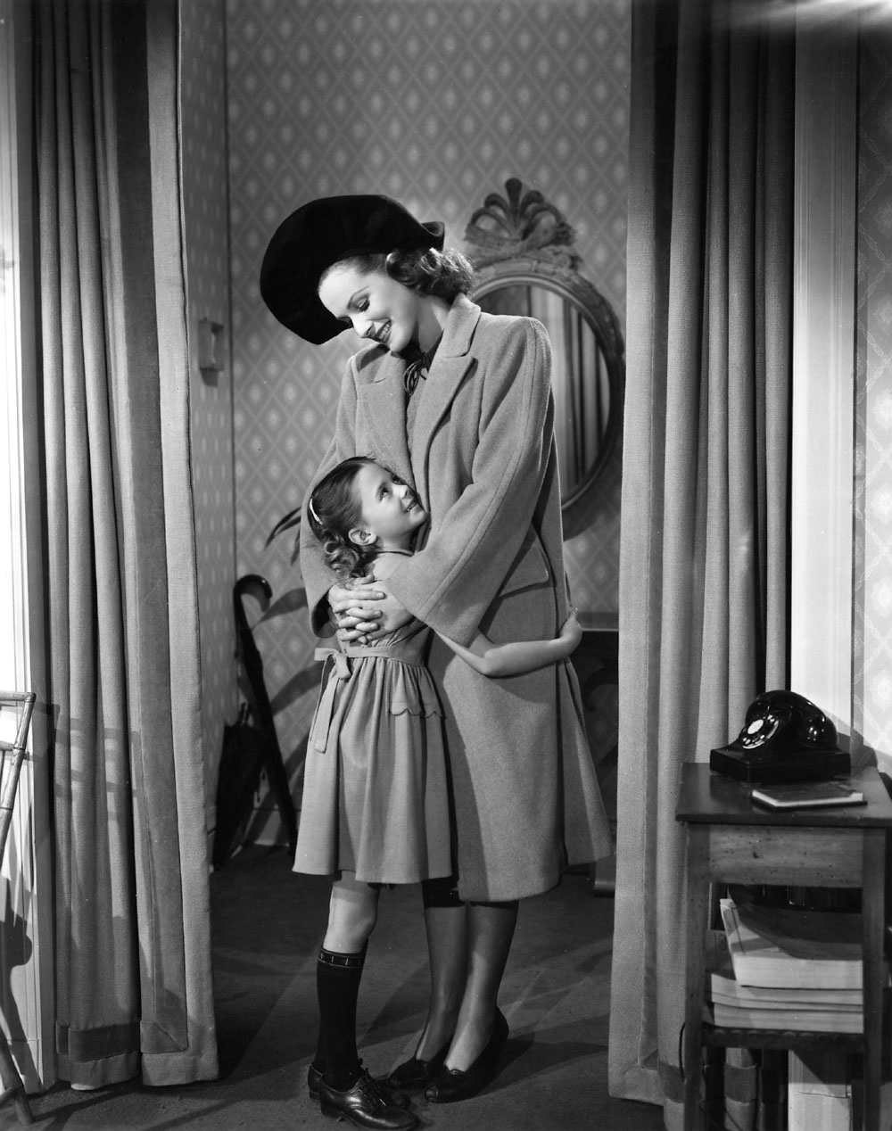 natalie wood and maureen o hara in miracle on 34th street 1947 miracle on 34th street maureen o hara christmas movies natalie wood and maureen o hara in miracle on 34th street 1947 miracle on 34th street maureen o hara christmas movies