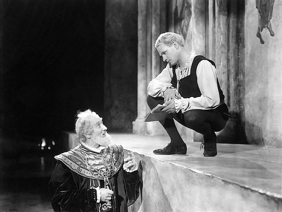 Laurence Olivier Hamlet Felix Aylmer Polonius Hamlet 1948 Cool Costumes Hamlet Aylmer