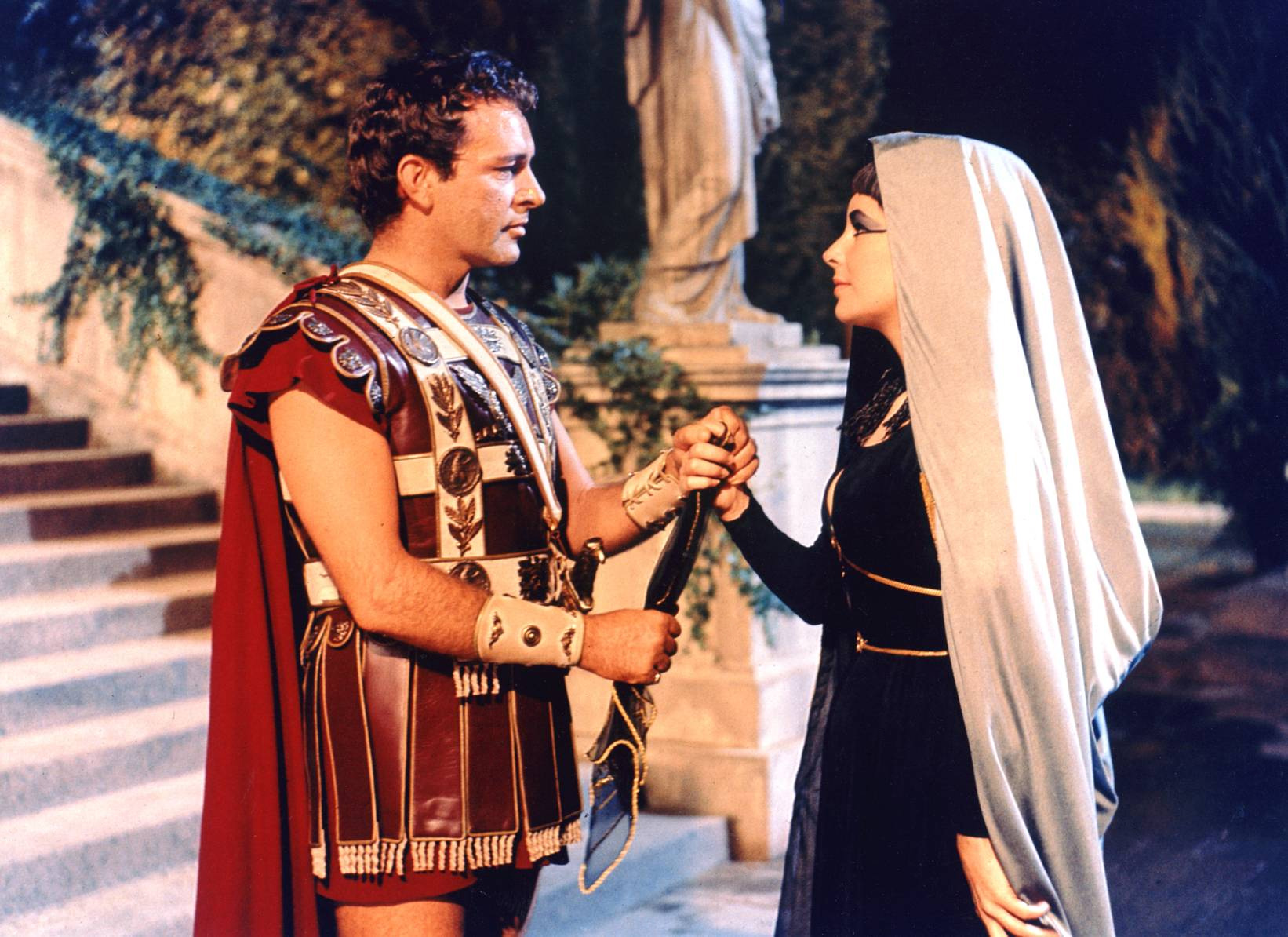 http://www.doctormacro.com/Images/Taylor,%20Elizabeth/Annex/Annex%20-%20Taylor,%20Elizabeth%20(Cleopatra)_14.jpg