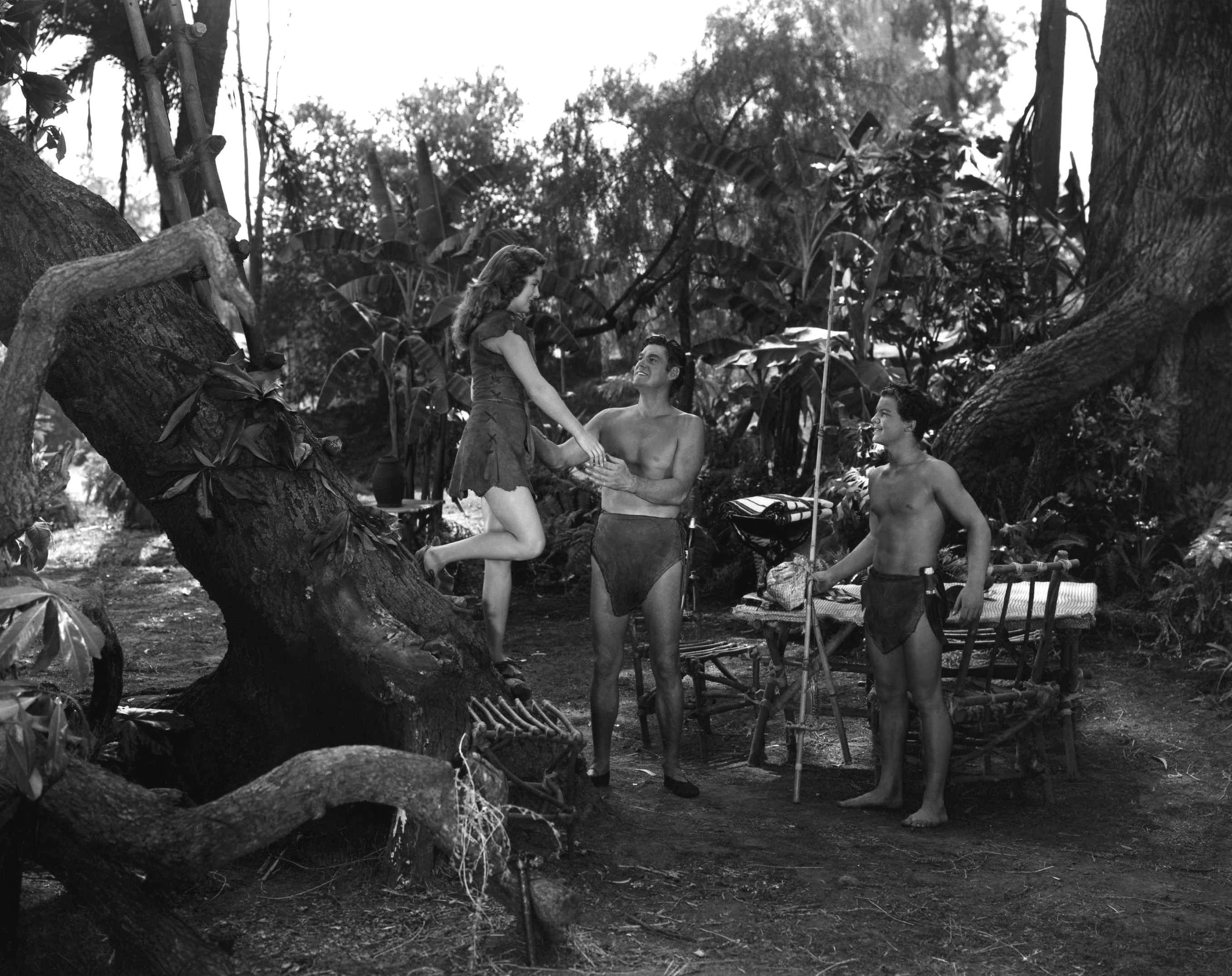 http://www.doctormacro.com/Images/Weissmuller,%20Johnny/Annex/Annex%20-%20Weissmuller,%20Johnny%20(Tarzan%20and%20the%20Huntress)_02.jpg