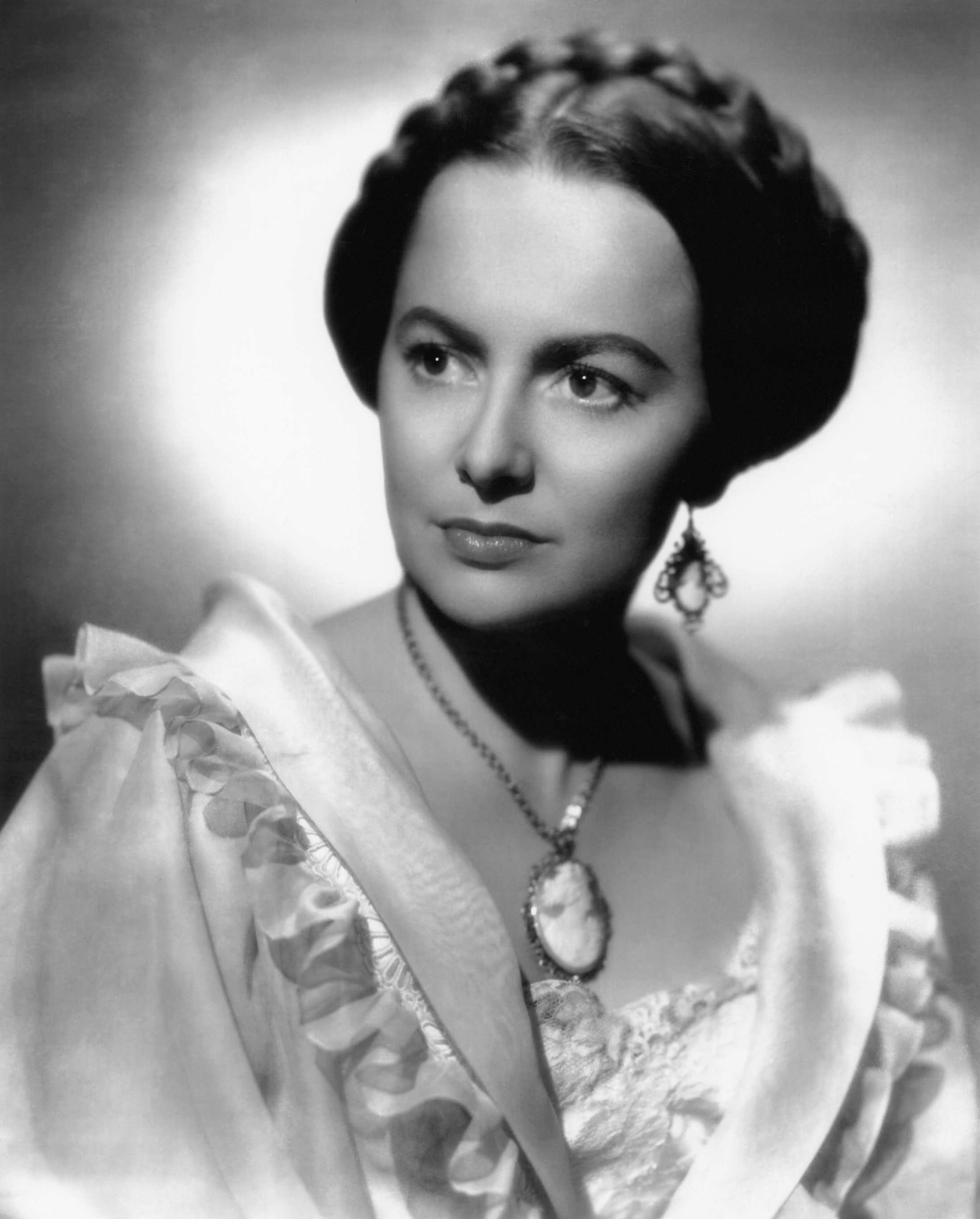 http://www.doctormacro.com/Images/de%20Havilland,%20Olivia/Annex/Annex%20-%20de%20Havilland,%20Olivia%20(Heiress,%20The).jpg