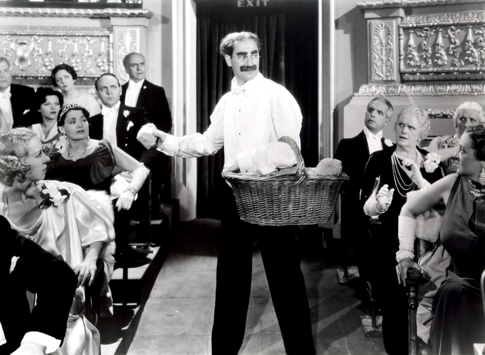 18+ A Night At The Opera 1935 Pics