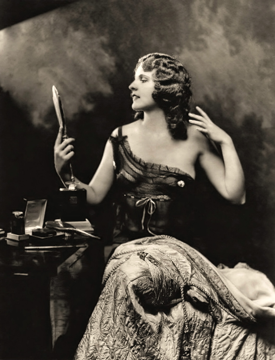File:Dolores, Ziegfeld girl, by Alfred Cheney Johnston, ca 